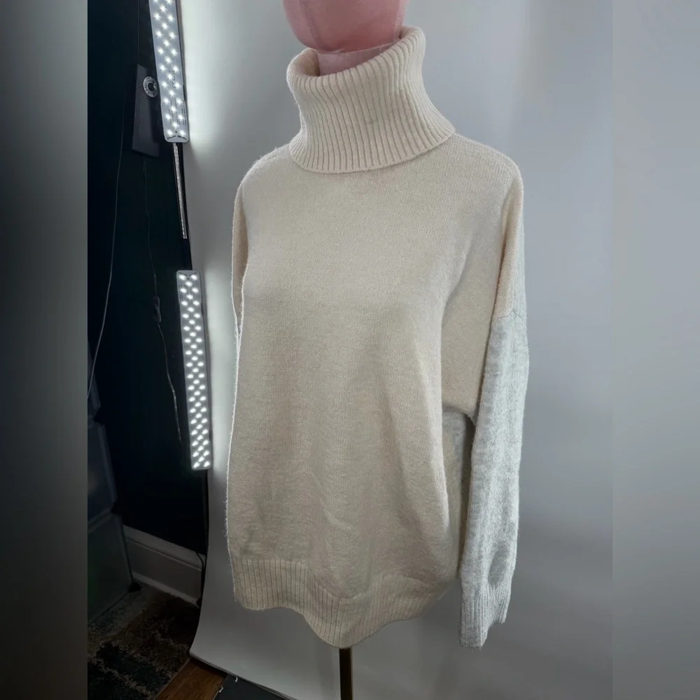 EUC Mango Colorblocked Turtleneck Sweater - Picture 4 of 8
